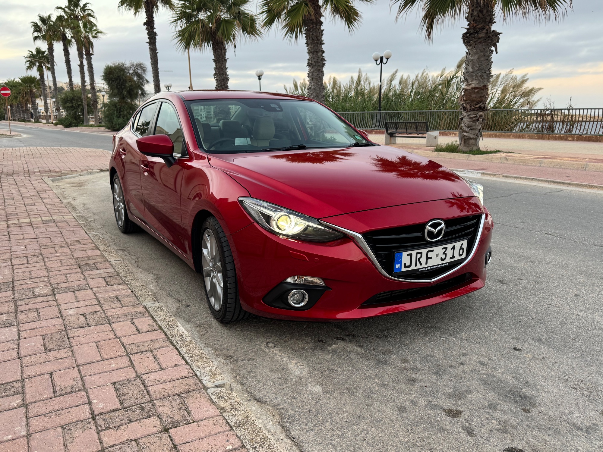 2015 Mazda Mazda3 SKYACTIV-D High Touring 1